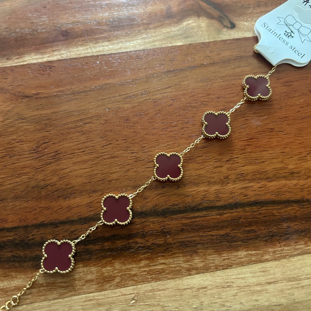 Burgundy clover bracelet with stones